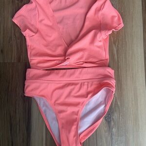 Decree Coral Ribbed Short-Sleeve Crop Swim Top & High-Waist Bottoms size small
